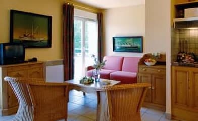 One-Bedroom Suite (F2)